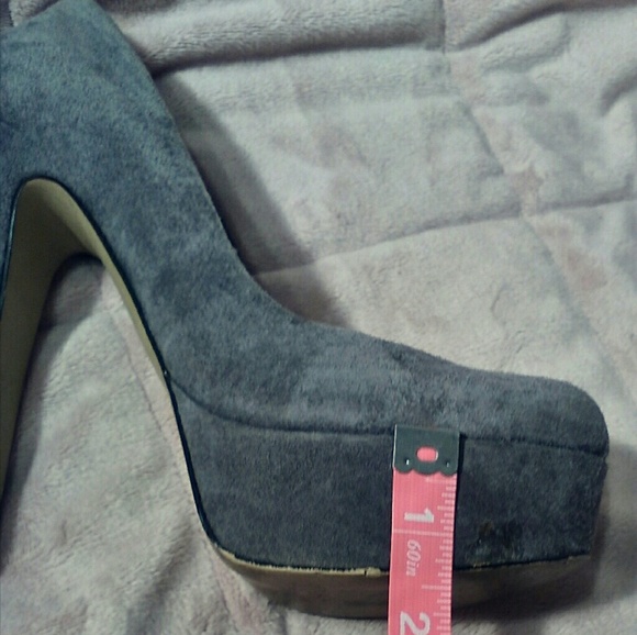 ZigiSoho Gray Suede Platform Heels - Picture 4 of 4